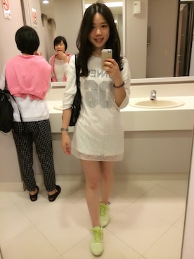 「Nike flyknit」｜「アイテム（ワンピース/ドレス）」を使った、Grace Baiさん（レディース・165cm）の夏コーディネート