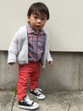 「アイテム（デニムパンツ、レッド系）」を使った、MARKさん（キッズ・90cm）の春コーディネート