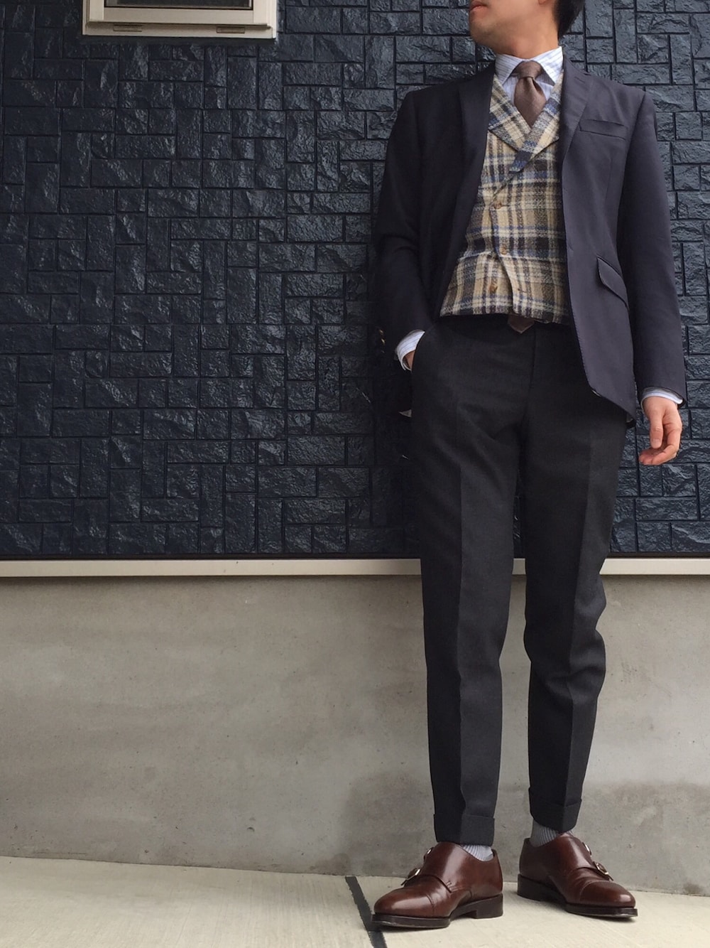 「シンプルコーデ、春、ベスト、ジレ、ウエストコート、ジャケパン、ジャケパンスタイル、ダブルモンク」｜「BLACK FLEECE by Brooks Brothersのアイテム（テーラードジャケット、ブルー系）」を使った、octalismさん（メンズ・173cm）の春コーディネートの1枚目の写真