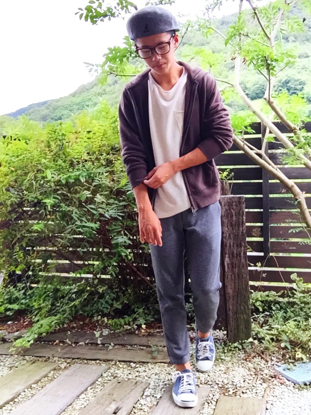 「シンプル、ラフ、UNIQLO、H&M、秋のコーデ、パーカー、ニット、converse、古着MIX、ジャックパーセル」｜「KANGOLのKANGOL WOOL 504（ハンチング/ベレー帽、グレー系）」を使った、Kippei さん（メンズ・173cm）の秋コーディネートの1枚目の写真
