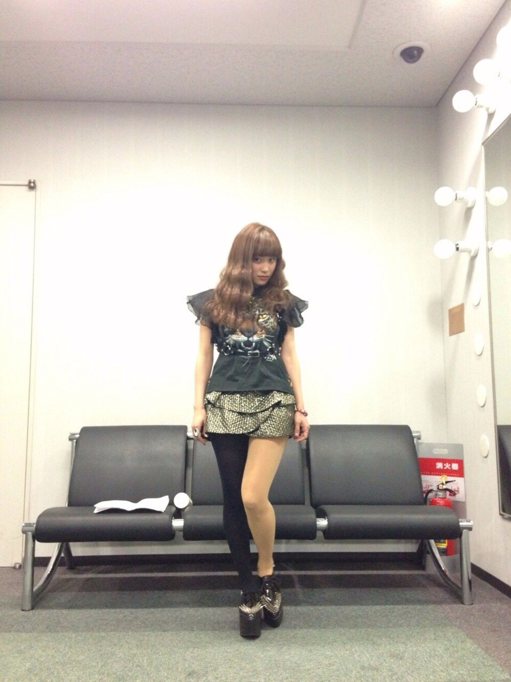 「バイカラー、American Apparel、ハーネス」｜「虎柄のTシャツ♡（Tシャツ/カットソー、ブラック系）」を使った、高橋愛さん（レディース・154cm）の冬コーディネートの1枚目の写真