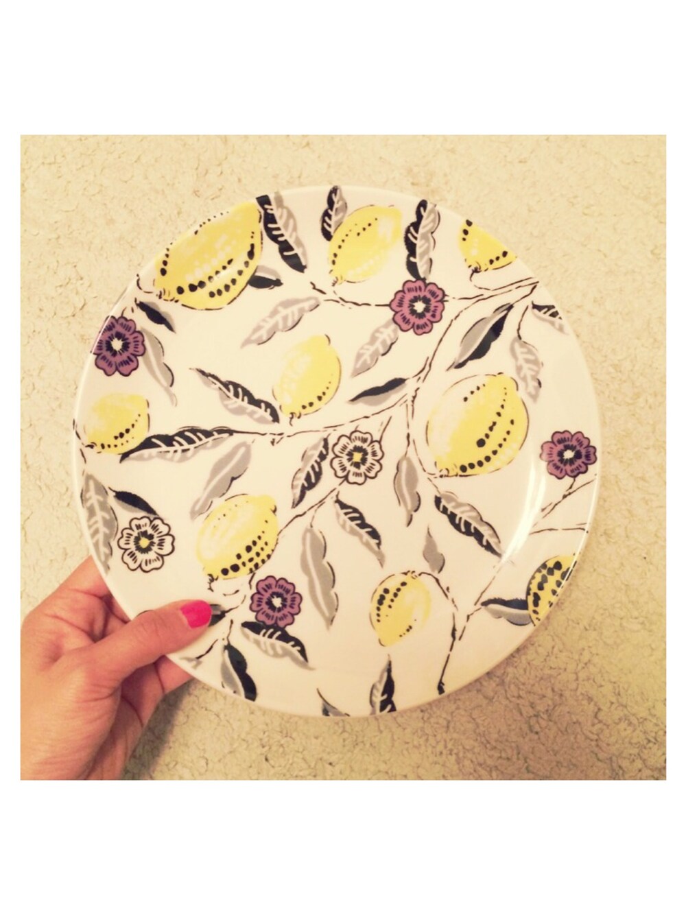 「mother、mother(mother)、レモン柄、プレート、お皿」｜「motherのmotherのレモン柄のお皿🍋（食器、ベージュ系）」を使った、高橋愛さん（レディース・154cm）の夏コーディネートの1枚目の写真
