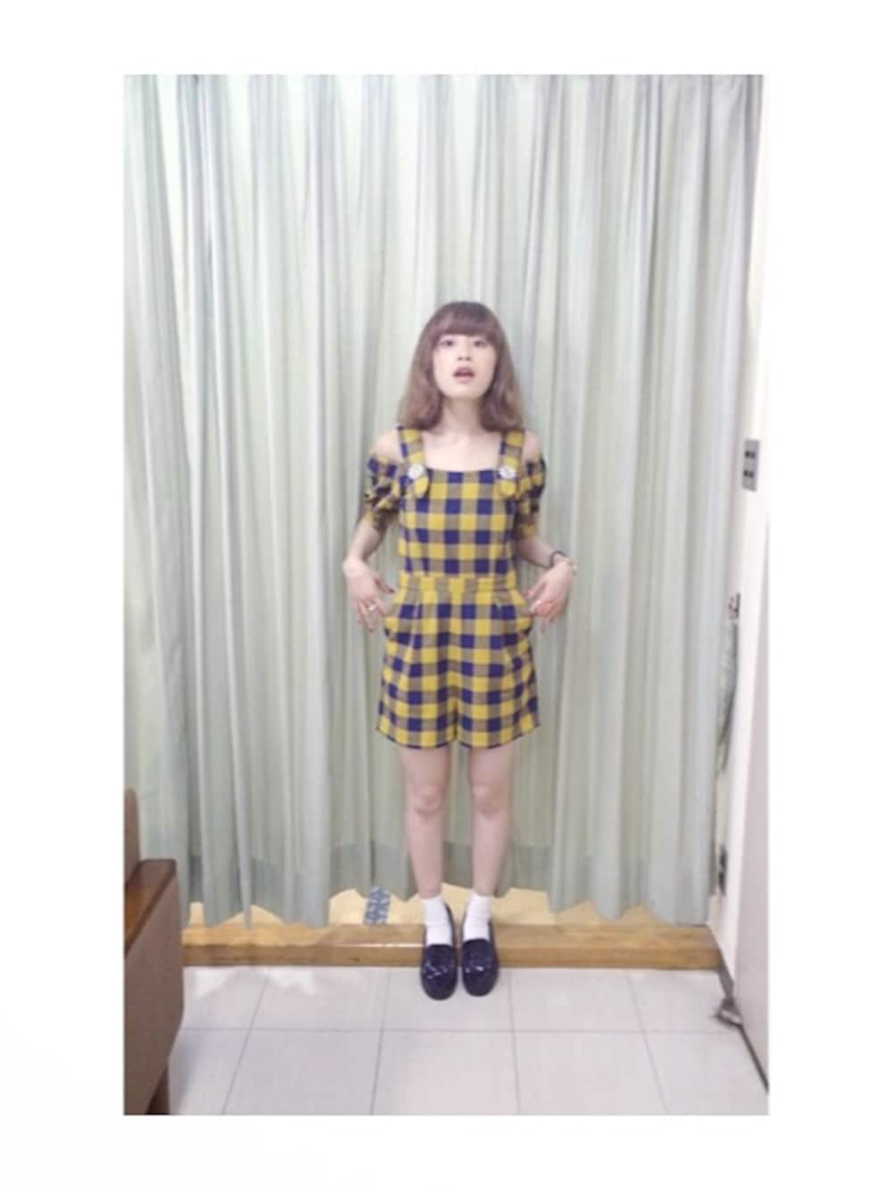 「GDC、ロンパース、HARUTA、オフショル、PAMEO POSE、カラアゲニスト、宇佐、カラアゲ☆USA」｜「grapevine by k3の[PAMEO POSE] MY DAISY ROMPERS（サロペット/オーバーオール、イエロー系）」を使った、高橋愛さん（レディース・154cm）の夏コーディネートの1枚目の写真