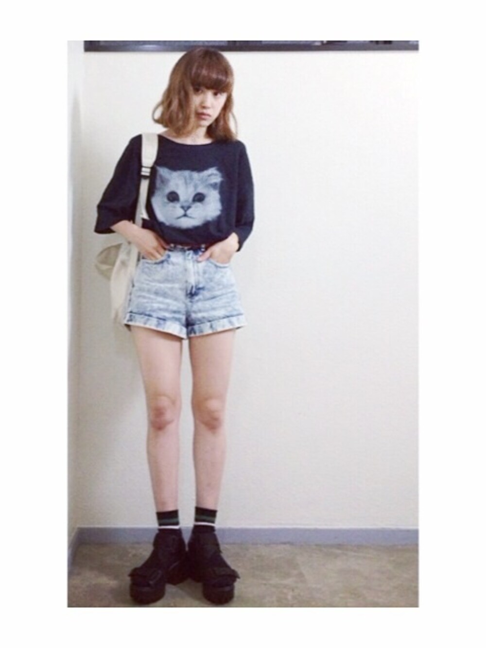 「haku、itokyome、ikumi、アメアパ、LEPSIM、サンダルに靴下、靴下屋、無印良品、American Apparel、厚底サンダル」｜「iのi tokyo meのTシャツ♡
ハクが可愛すぎる😂ikumiちゃんが作る服だーいすき♡（Tシャツ/カットソー、ブラック系）」を使った、高橋愛さん（レディース・154cm）の夏コーディネートの1枚目の写真