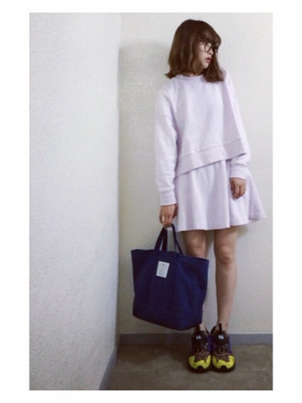 「秋が好き、秋産まれ、bed&breakfast、g.v.g.v.、SET UP、PUMA、jouetie、atmos」｜「G.V.G.V.のCROPPED WIDE SWEAT SHIRT（スウェット、パープル系）」を使った、高橋愛さん（レディース・154cm）の秋コーディネートの1枚目の写真