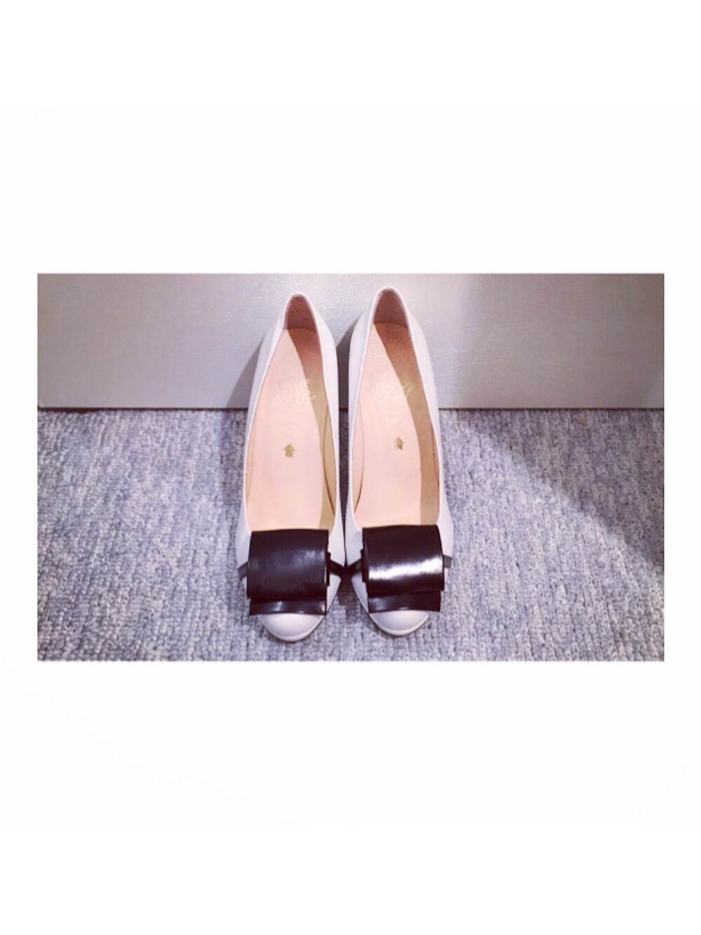 「大人計画、パンプス、白のパンプス、帯、ランドセル、ちゃけちょけ」｜「ちゃけちょけのアイテム（パンプス、ホワイト系）」を使った、高橋愛さん（レディース・154cm）の秋コーディネートの1枚目の写真