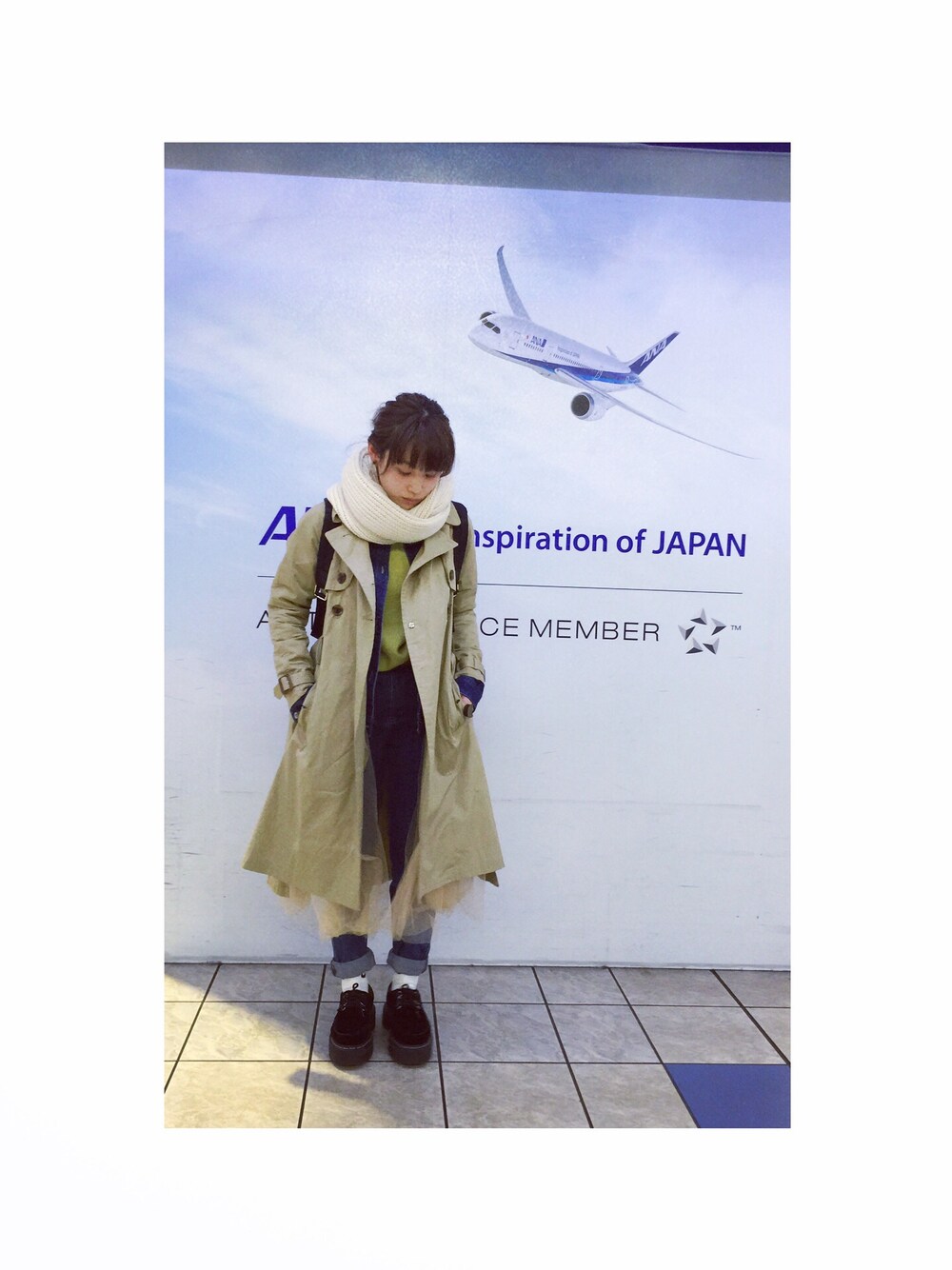 「青森、りんご、バレンタイン、LOVE、結婚記念日、honeymihoney、dholic、トレンチコート、アウターONアウター、Dr.Martens」｜「HONEY MI HONEYのアイテム（トレンチコート、ベージュ系）」を使った、高橋愛さん（レディース・154cm）の冬コーディネートの1枚目の写真