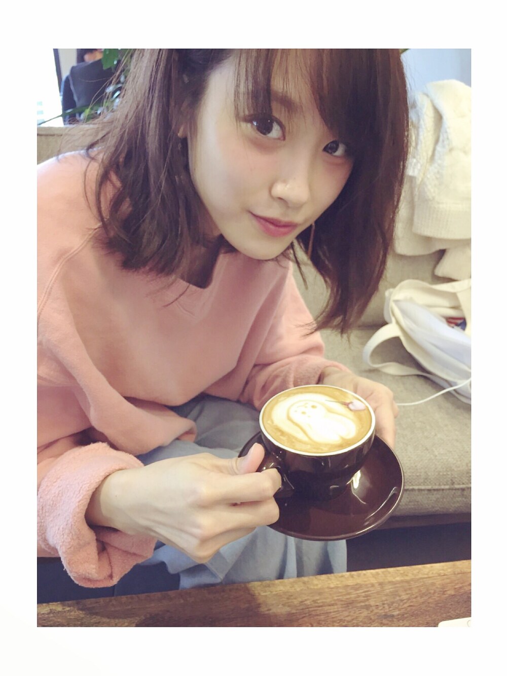「mother、pink、ピンク、ライトブルー、古着、春色、キンセラ、posse coffee、赤チーク」｜「motherのアイテム（スウェット、ピンク系）」を使った、高橋愛さん（レディース・154cm）の春コーディネートの1枚目の写真