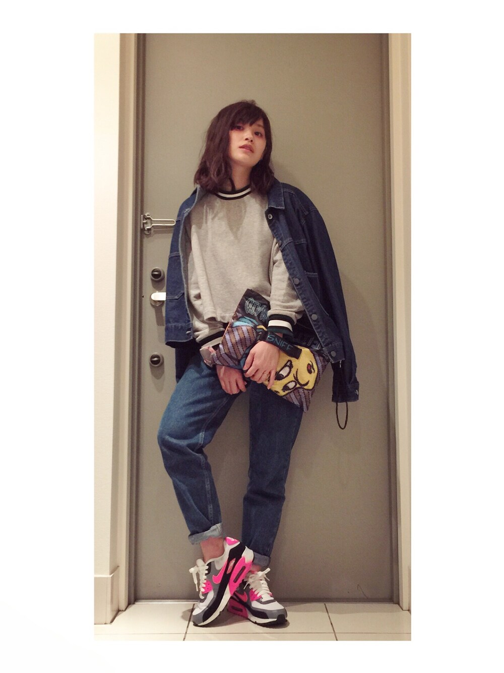 「ootd、g.v.g.v.、denim on denim、デニムオンデニム、クラッチバッグ、disney、NIKE、x-girl、AIR MAX、American Apparel」｜「American Apparelのアイテム（ベルト、レッド系）」を使った、高橋愛さん（レディース・154cm）の春コーディネートの1枚目の写真