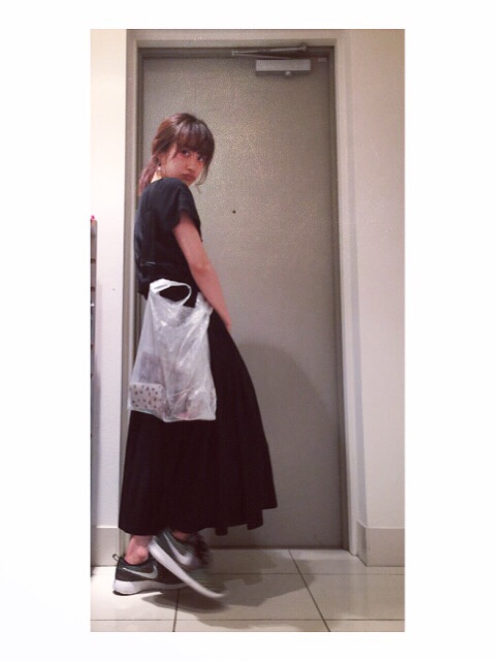 「にこちゃんマーク、☺︎、CATCOPY、スケスケ、ikumi、NIKE」｜「CATCOPYのアイテム（バッグ、その他）」を使った、高橋愛さん（レディース・154cm）の夏コーディネートの1枚目の写真
