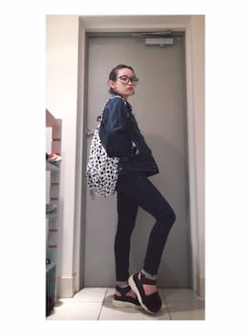 「101匹わんちゃん」｜「アイテム（バックパック/リュック）」を使った、高橋愛さん（レディース・154cm）の秋コーディネート