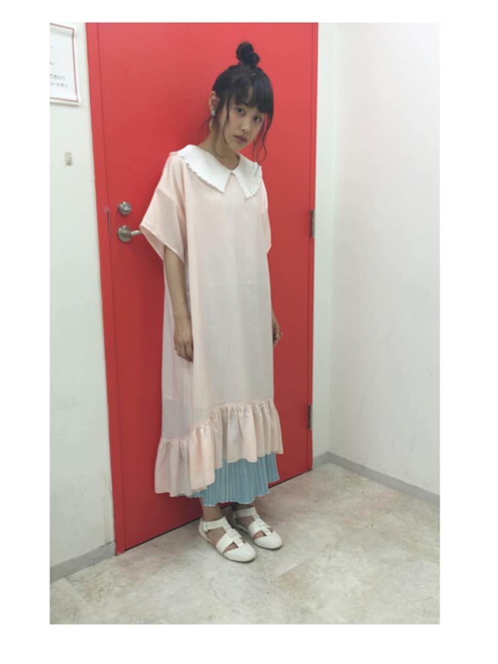 「merry jenny、メリージェニー、ピンクが好き、高橋愛、プリーツスカート、パステルカラー、水色、ペタンコ」｜「merry jennyのプリーツ×フリルワンピース（ワンピース/ドレス、ピンク系）」を使った、高橋愛さん（レディース・154cm）の夏コーディネートの1枚目の写真