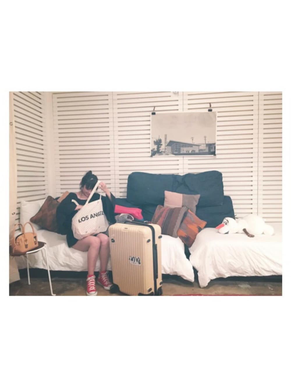 「夏コーデ、summer、ootd、コンバース、スニーカー、CANDI、RIMOWA、OPENING CEREMONY」｜「BEAUTY&YOUTH UNITED ARROWSのBY∵ RIMOWA別注 SALSA 61L 2015（スーツケース/キャリーバッグ、ベージュ系）」を使った、高橋愛さん（レディース・154cm）の夏コーディネートの1枚目の写真