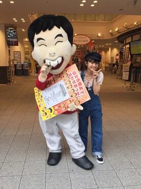 「Dickies（ディッキーズ）のアイテム（オールインワン・サロペット）」を使った、高橋愛さん（レディース・154cm）の秋コーディネート