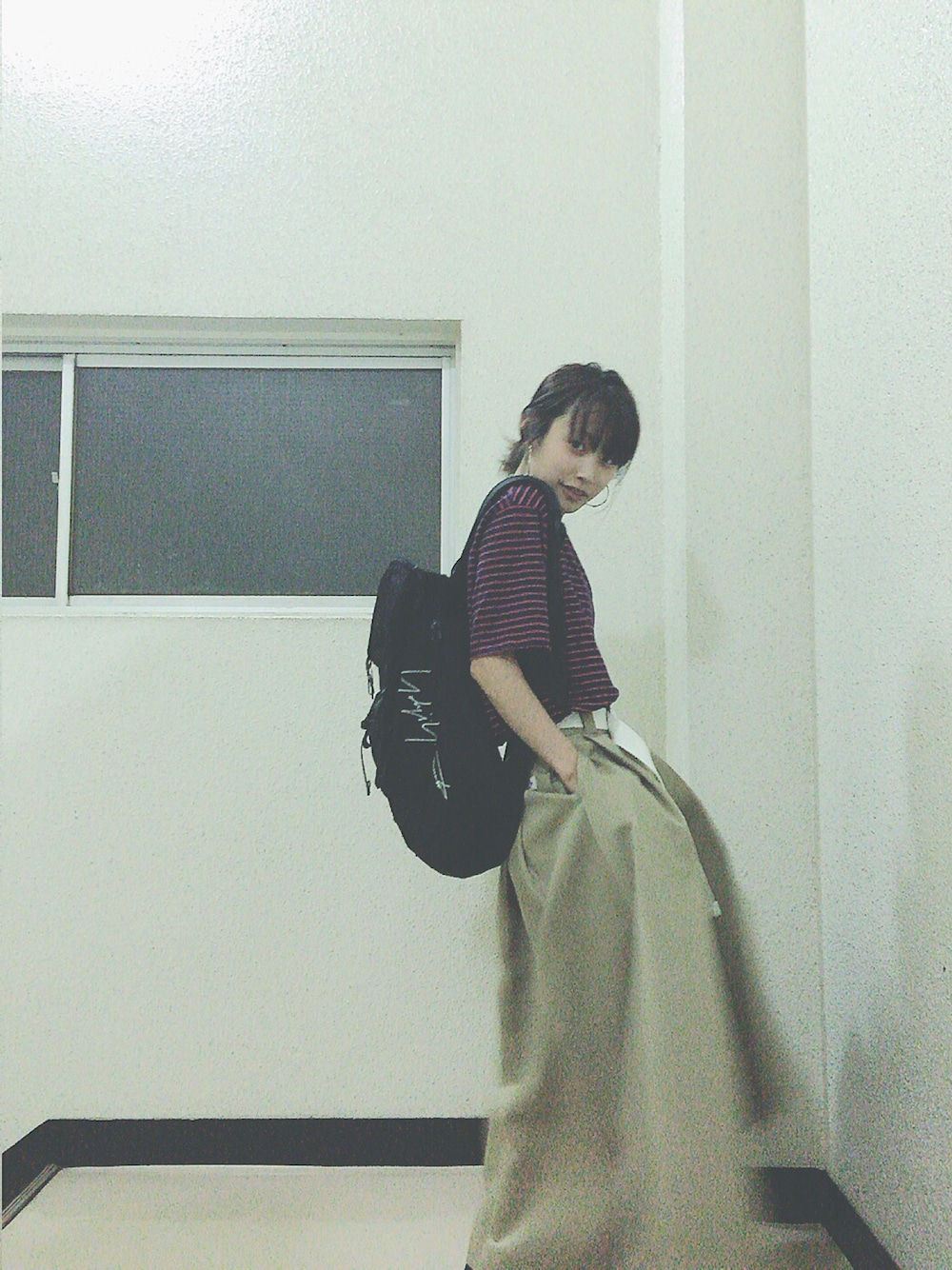 「ヨウジヤマモト、yohjiyamamoto、NEWERA、バックパック、リュック、カジュアルコーデ、ベージュ、B:MING LIFE STORE by BEAMS、BEAMS、高橋愛」｜「Yohji Yamamotoのアイテム（バックパック/リュック、ブラック系）」を使った、高橋愛さん（レディース・154cm）の秋コーディネートの1枚目の写真
