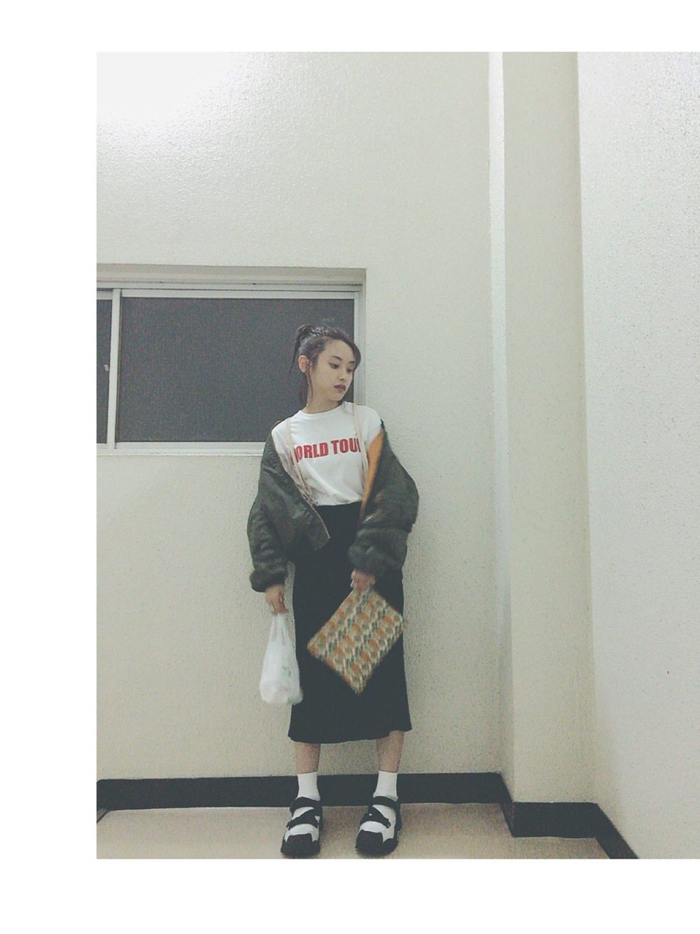「ブラック、タイトスカート、ROSE BUD、DEPT、大人カジュアル、サスペンダー、GUCCI、HYKE、adidas×hyke、ファミマ！」｜「KBFのアイテム（サスペンダー、ベージュ系）」を使った、高橋愛さん（レディース・154cm）の秋コーディネートの1枚目の写真