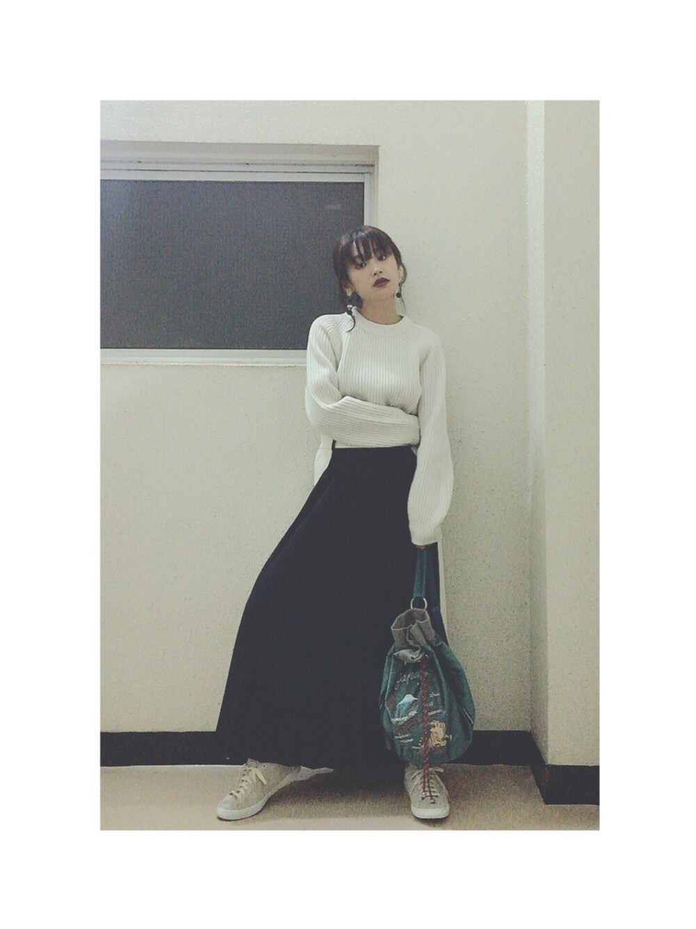 「オトナカジュアル、autumn、シンプル、オトナ化計画、高橋愛、WRAPINKNOT、オニツカタイガー、Onitsuka Tiger、casselini、UNIQLO U」｜「UNIQLO Uのアイテム（ニット/セーター、ホワイト系）」を使った、高橋愛さん（レディース・154cm）の秋コーディネートの1枚目の写真