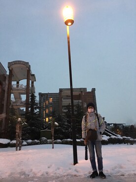 「学校」｜「アイテム（マウンテンパーカー）」を使った、小天使さん（メンズ・175cm）の秋コーディネート