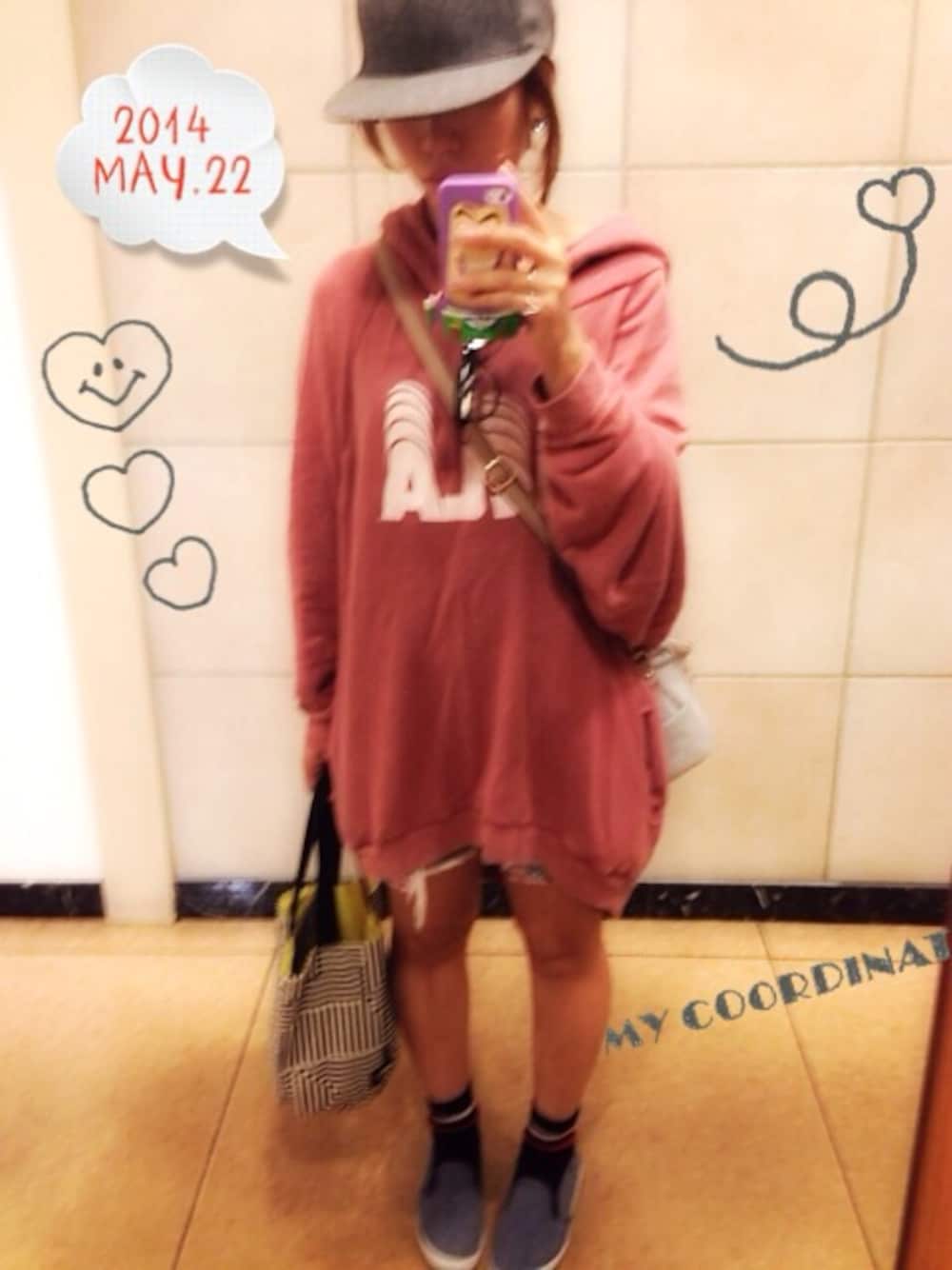「帽子×メガネ」｜「UngridのUCLAルーズパーカー
（パーカー、レッド系）」を使った、ちぃさん（レディース・152cm）の春コーディネートの1枚目の写真