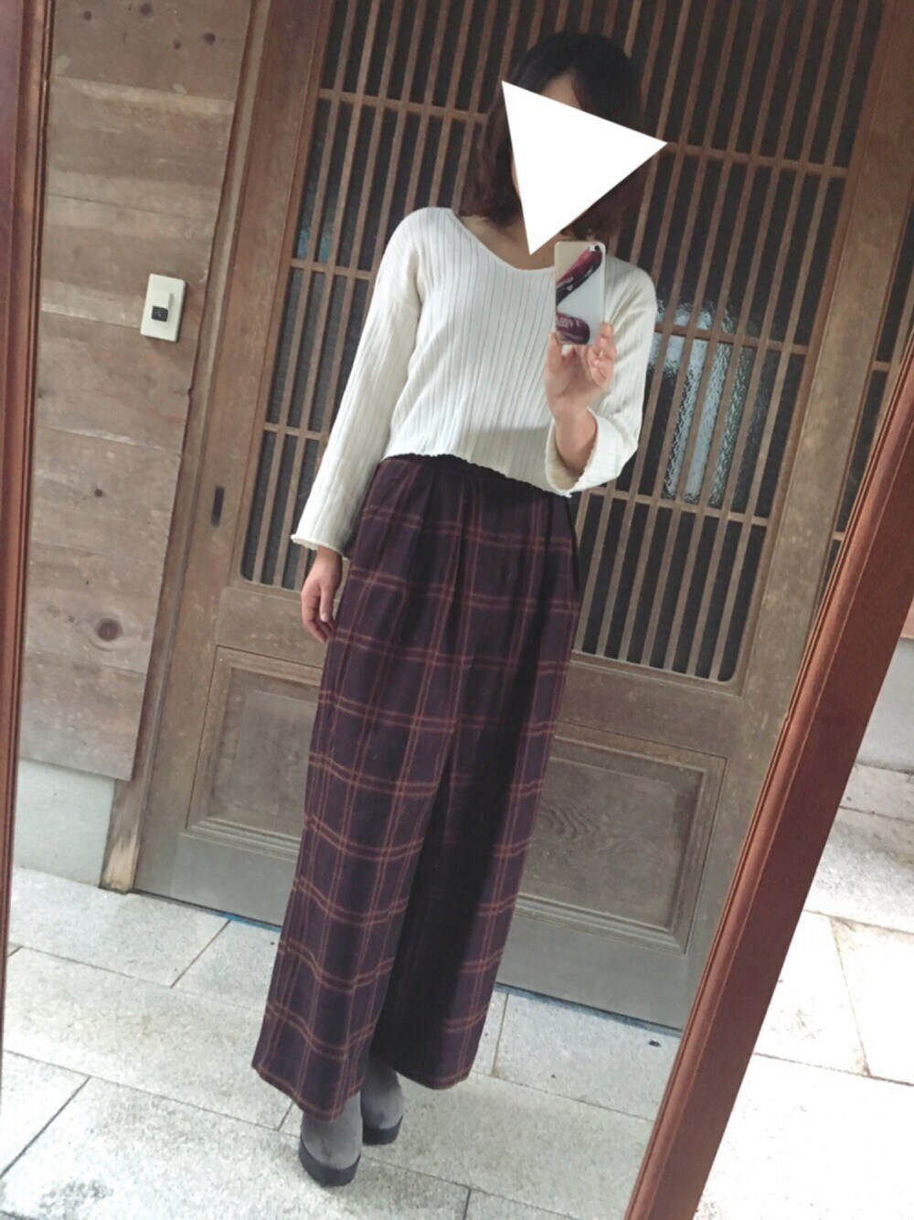 「who's who chico、秋コーデ、大人ガーリー」｜「Chicoの短丈Vネックワイドリブニット（ニット/セーター、ホワイト系）」を使った、chiさん（レディース・160cm）の秋コーディネートの1枚目の写真