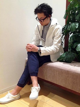 「青×白」｜「アイテム（ブルゾン）」を使った、ikka HEAD OFFICE Men'sさん（メンズ・172cm）の春コーディネート
