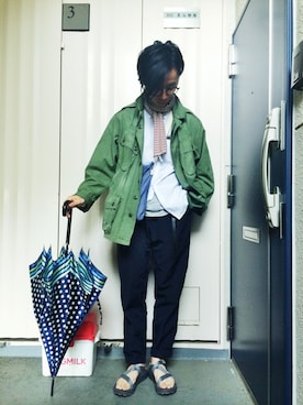 「雨の日」｜「アイテム（ミリタリージャケット）」を使った、URAAKIHIKOさん（メンズ・170cm）の夏コーディネート