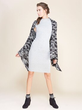 「アイテム（ドレス、グレー系）」を使った、Shoshana Ritzlerさん（レディース・178cm）の秋コーディネート