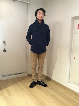 「ベージュパンツ」｜「アイテム（ピーコート）」を使った、RYU1さん（メンズ・170cm）の冬コーディネート