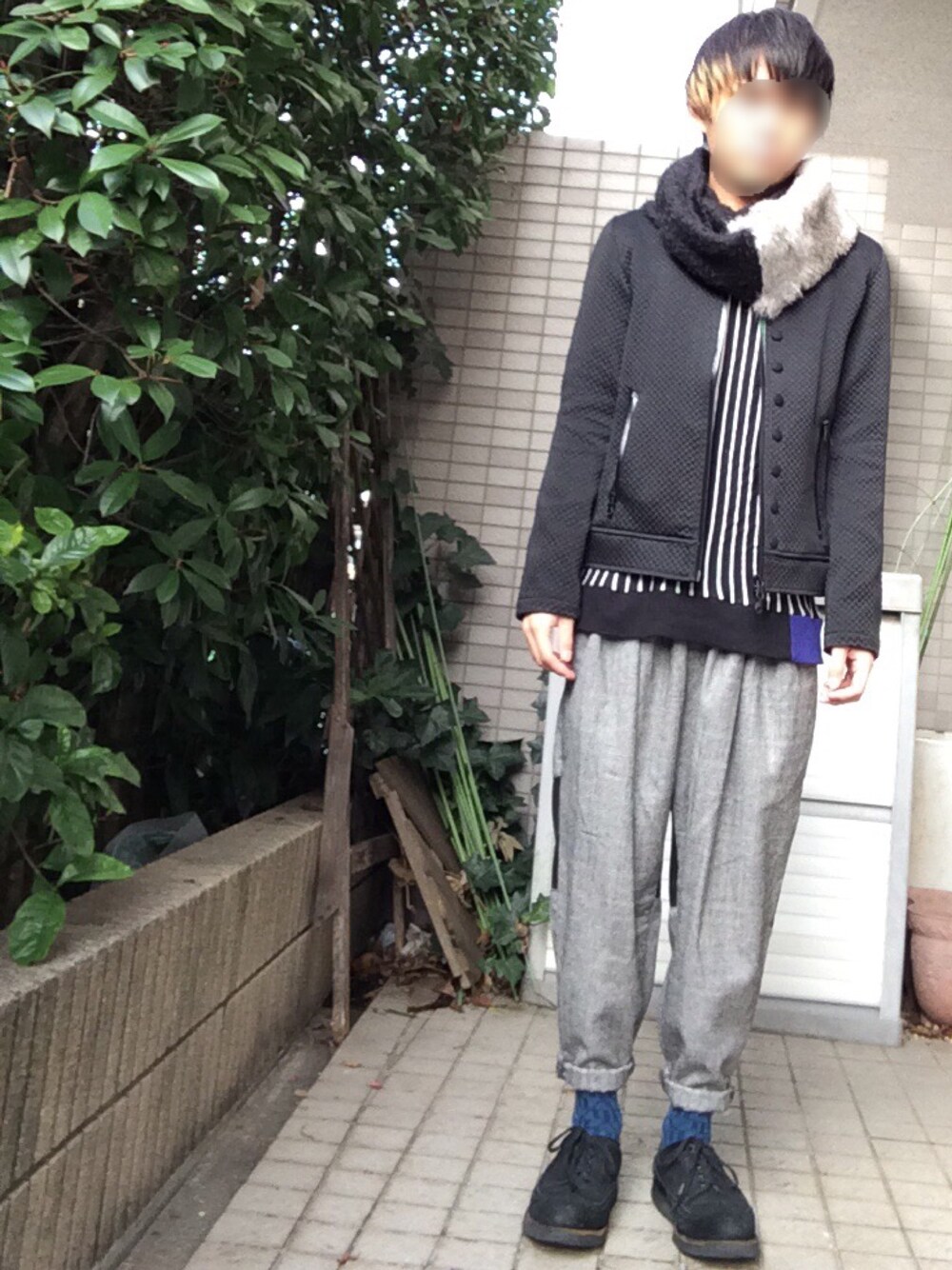 「ノーカラージャケット、キルティング、くるみボタン、ストライプ、ワイドパンツ、スヌード」｜「SHAREEFのRABBIT FUR SNOOD　■（ストール/ショール、ブラック系）」を使った、STSさん（メンズ・160cm）の秋コーディネートの1枚目の写真
