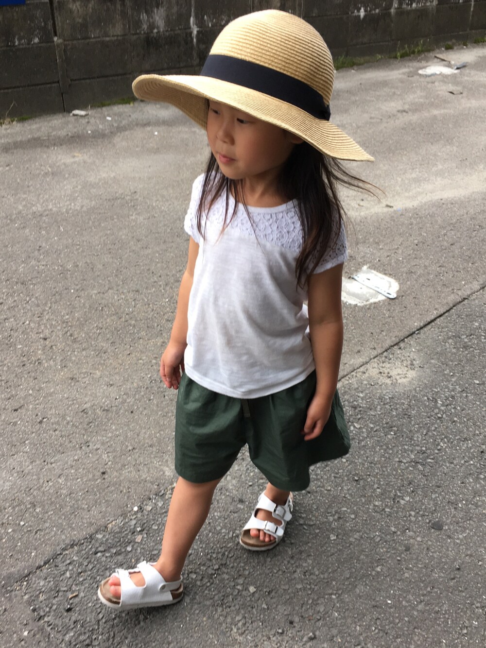 「麦わら、キュロット」｜「西松屋のアイテム（Tシャツ/カットソー、ホワイト系）」を使った、haru_natu_sakuさん（キッズ・100cm）の春コーディネートの1枚目の写真