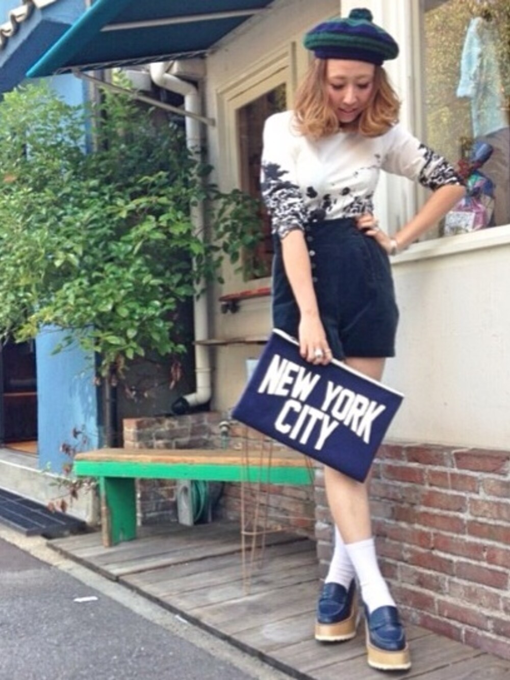 「durbuy、gotoHollywood、BREATHEDTHING」｜「BREATHEDTHINGのアイテム（Tシャツ/カットソー、ホワイト系）」を使った、chimoさん（レディース・170cm）の秋コーディネートの1枚目の写真