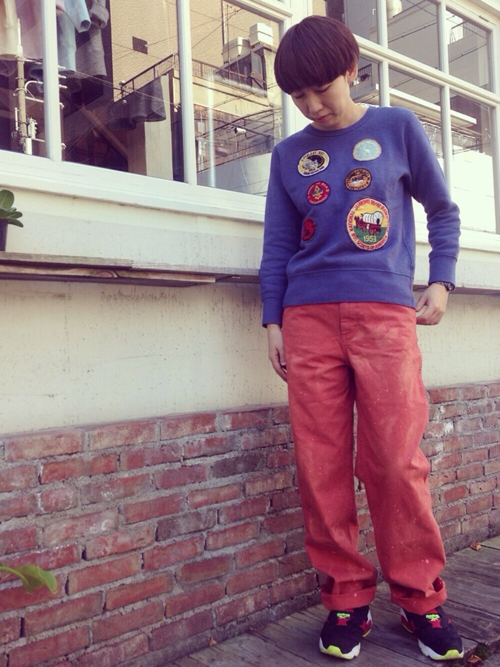 「gotoHollywood、SWEAT、PATCH、pants」｜「GO TO HOLLYWOODのアイテム（スウェット、ブルー系）」を使った、chimoさん（レディース・165cm）の秋コーディネートの1枚目の写真