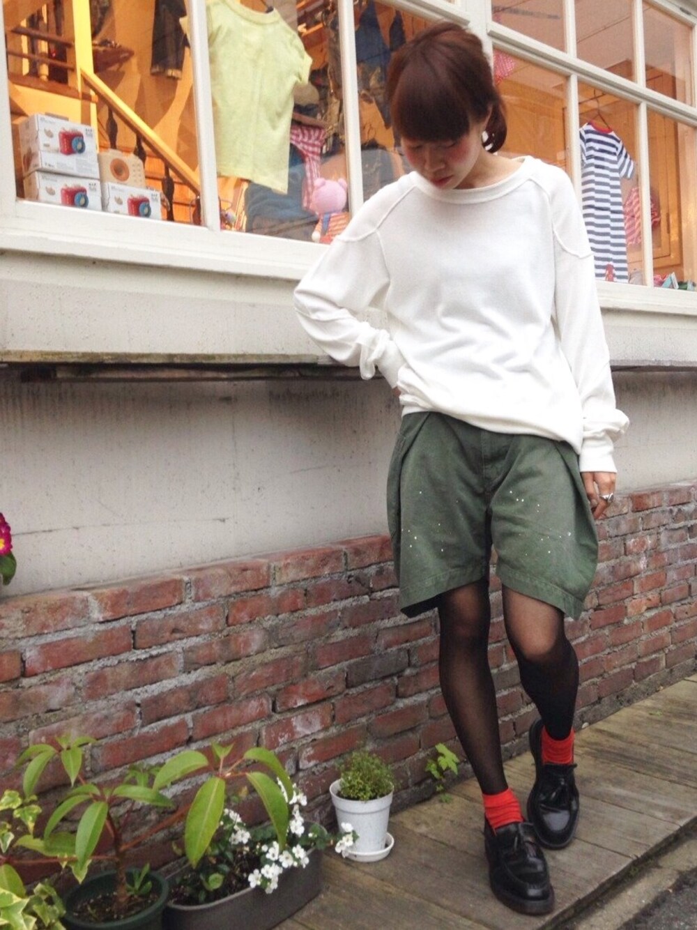 「chimo、gotoHollywood、ショートパンツ」｜「BRUNABOINNEのアイテム（ニット/セーター、ホワイト系）」を使った、chimoさん（レディース・156cm）の春コーディネートの1枚目の写真