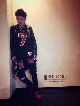 「Supreme （シュプリーム）のアイテム（Tシャツ/カットソー、ブラック系）」を使った、TAKESHI ISHIIZUMIさん（メンズ・180cm）の冬コーディネート