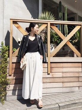 「ストライプパンツ」｜「アイテム（ライダースジャケット）」を使った、Hinaさん（レディース・156cm）の春コーディネート