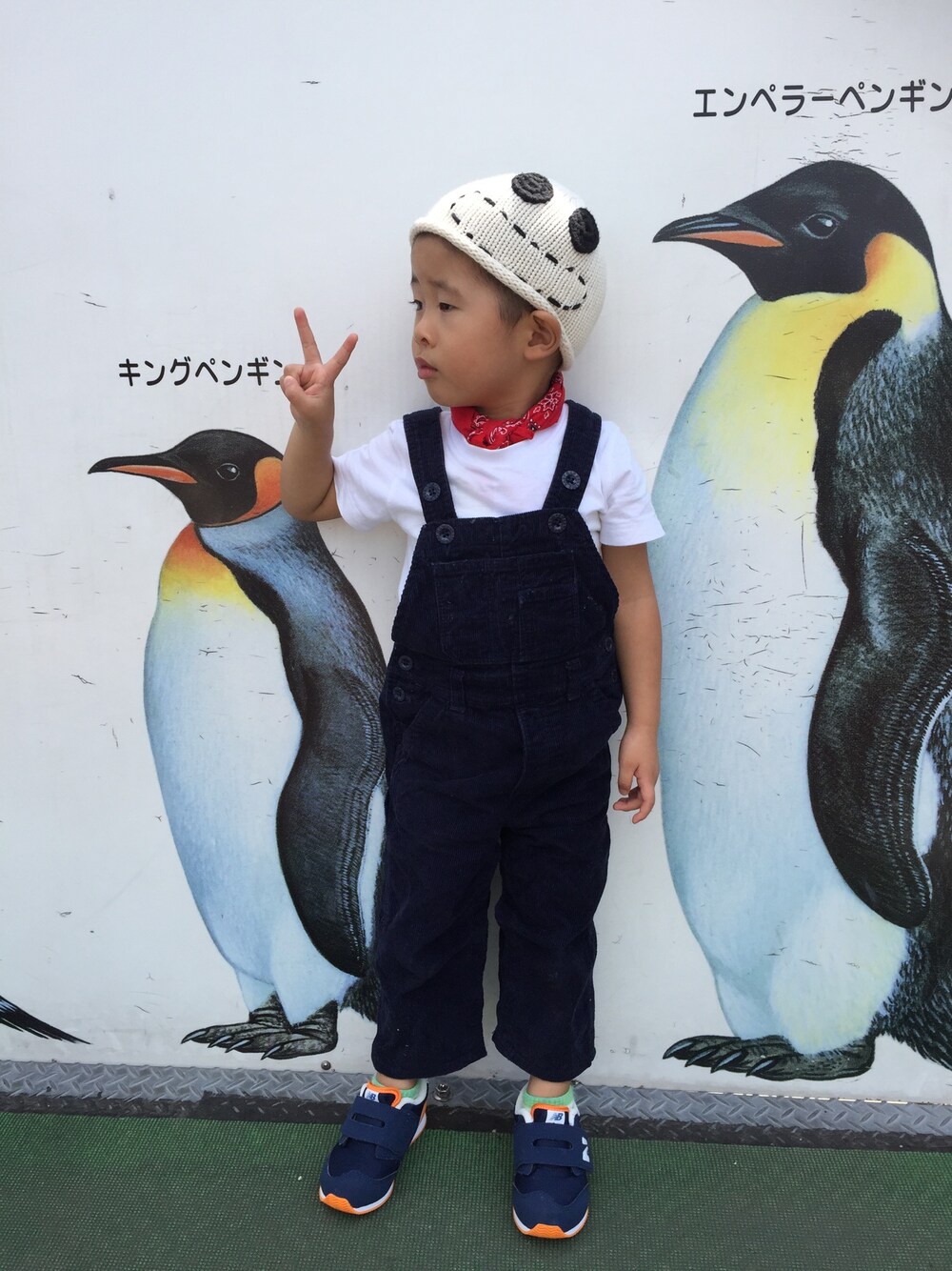 「GAPのアイテム（サロペット/オーバーオール、ブルー系）」を使った、Junji Sasakiさん（キッズ・100cm）の秋コーディネートの1枚目の写真