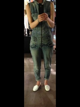 「DIESEL（ディーゼル）のアイテム（サロペット/オーバーオール）」を使った、hiroさん（レディース・166cm）の秋コーディネート