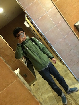 「アイテム（ナイロンジャケット、グリーン系）」を使った、タマキさん（メンズ・172cm）の冬コーディネート