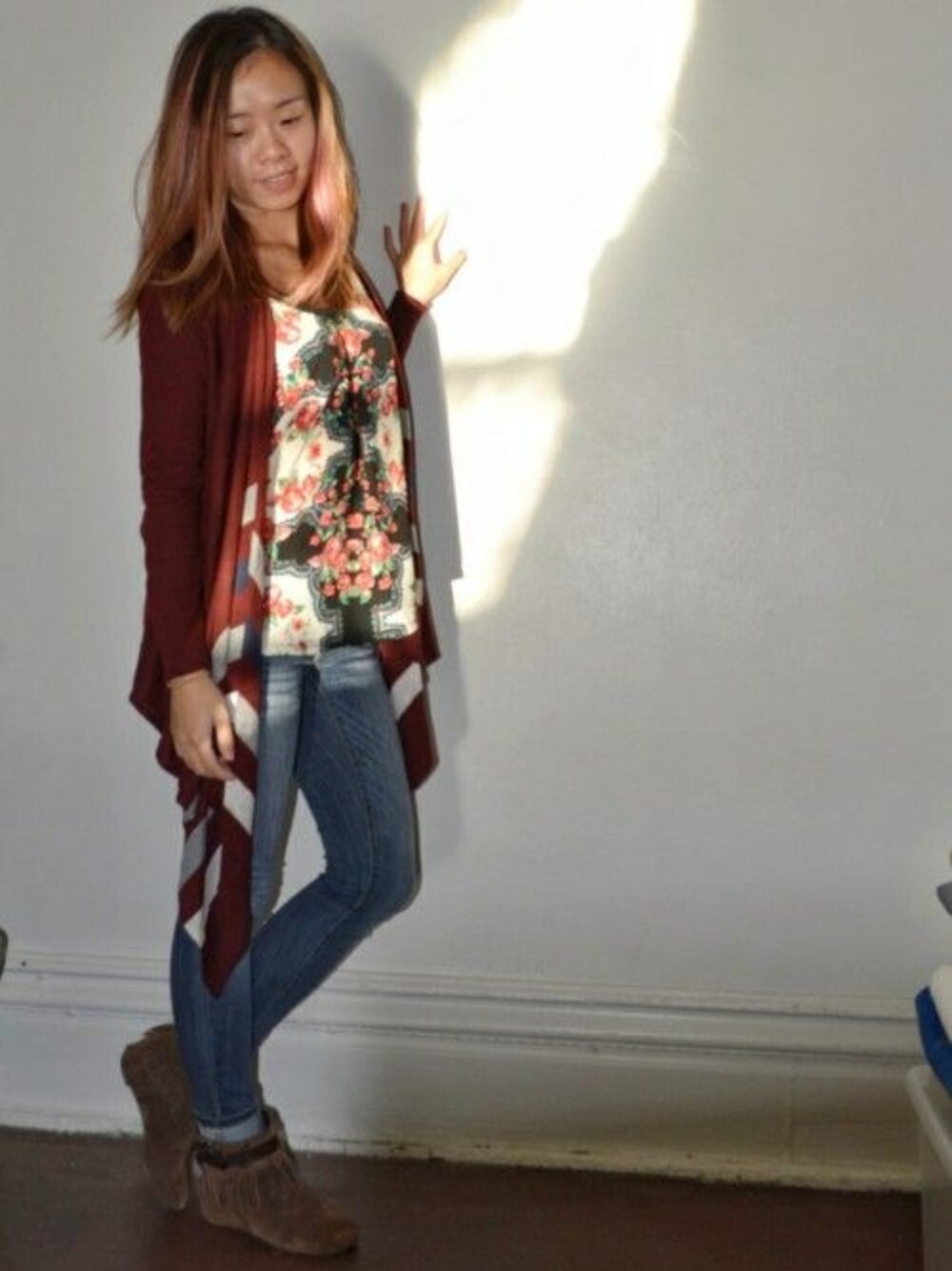 「fall style、layering、floral、burgundy、fringe、ankle boots、bohochic」｜「francesca'sのアイテム（カーディガン/ボレロ、その他）」を使った、Ping Lauさん（レディース・157cm）の秋コーディネートの1枚目の写真