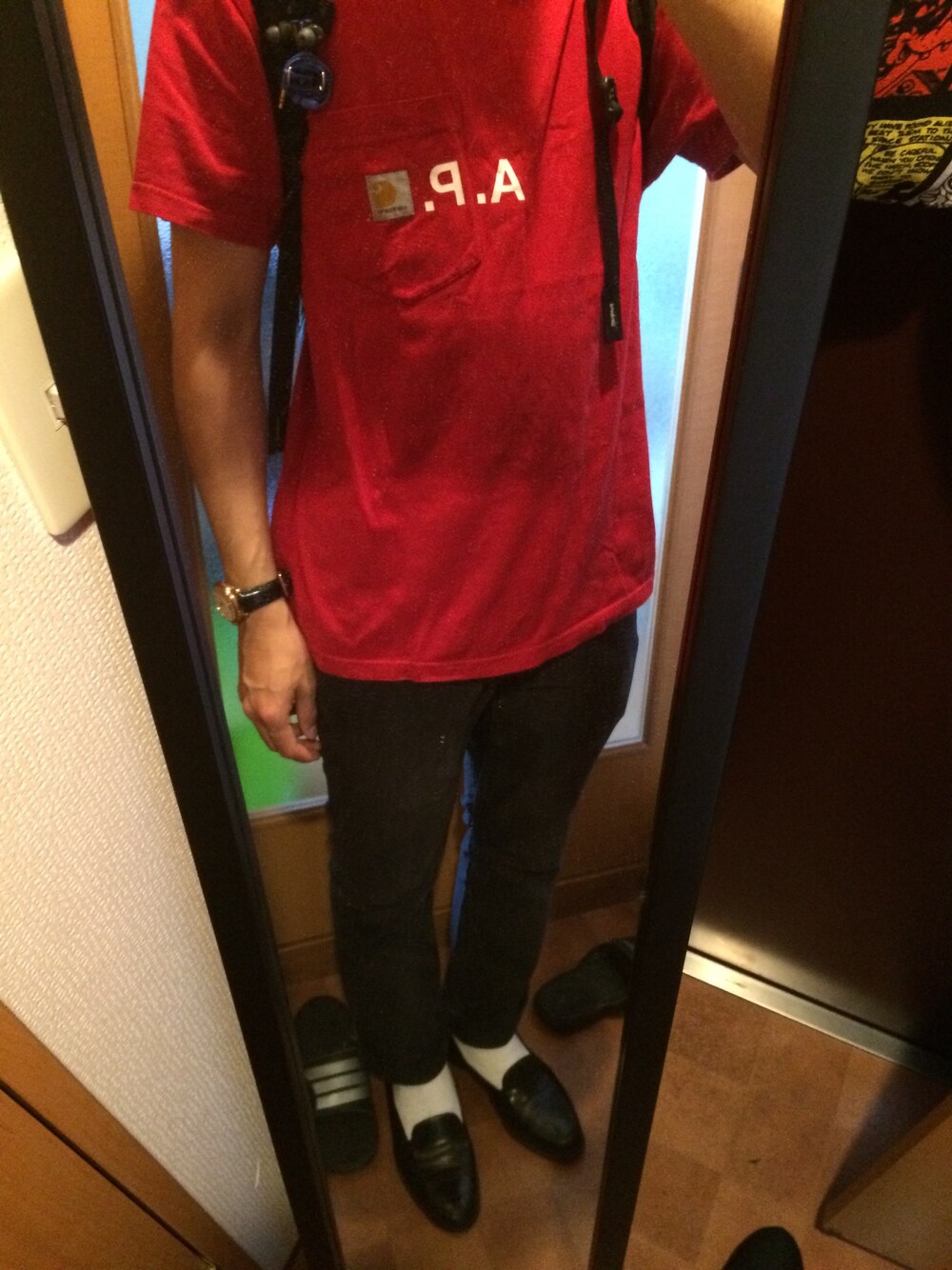「A.P.C.、Tシャツ、carhartt、赤、UNIVERSAL PRODUCTS、チノパン、Polo Ralph Lauren、ローファー、白ソックス、夏」｜「A.P.C.のアイテム（Tシャツ/カットソー、レッド系）」を使った、トレンディエンジェルさん（メンズ・172cm）の春コーディネートの1枚目の写真