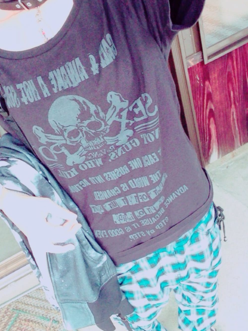 「ALGONQUINS、MIDAS、SEXPOT、チョーカー、パンク」｜「sexpotのアイテム（Tシャツ/カットソー、ブラック系）」を使った、にゃんさくさん（レディース・160cm）の夏コーディネートの1枚目の写真