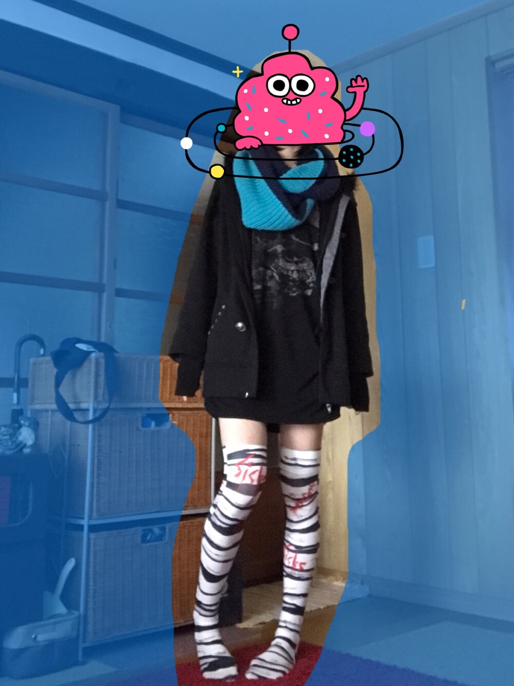 「黒、アルゴンキン、ニーハイ」｜「ALGONQUINSのアイテム（ジャケット/アウター、ブラック系）」を使った、にゃんさくさん（レディース・160cm）の秋コーディネートの1枚目の写真