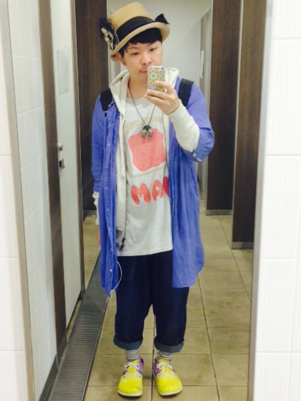 「パン部、niko and ...、I am I、ビルケンシュトック、シャツワンピ、Tシャツワンピ」｜「パン部のJAMTシャツワンピース（ワンピース、ホワイト系）」を使った、たかやんさん（メンズ・165cm）の春コーディネートの1枚目の写真
