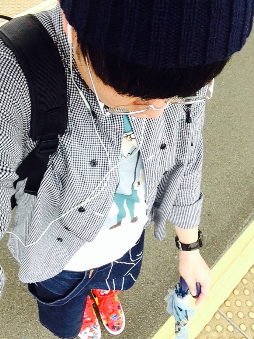 「FRAPBOIS、FRAPBOIS half、IamI、ナイキ、ポーター、ニット帽、リュック、ギンカムチェック」｜「I AM I BOYGALのアイテム（Tシャツ/カットソー、ホワイト系）」を使った、たかやんさん（メンズ・165cm）の夏コーディネートの1枚目の写真