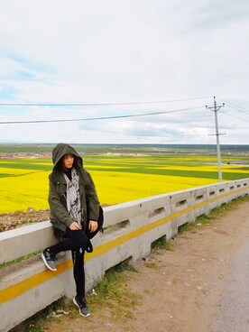 「travel」｜「アイテム（トレンチコート）」を使った、June Hui さん（レディース・160cm）の夏コーディネート