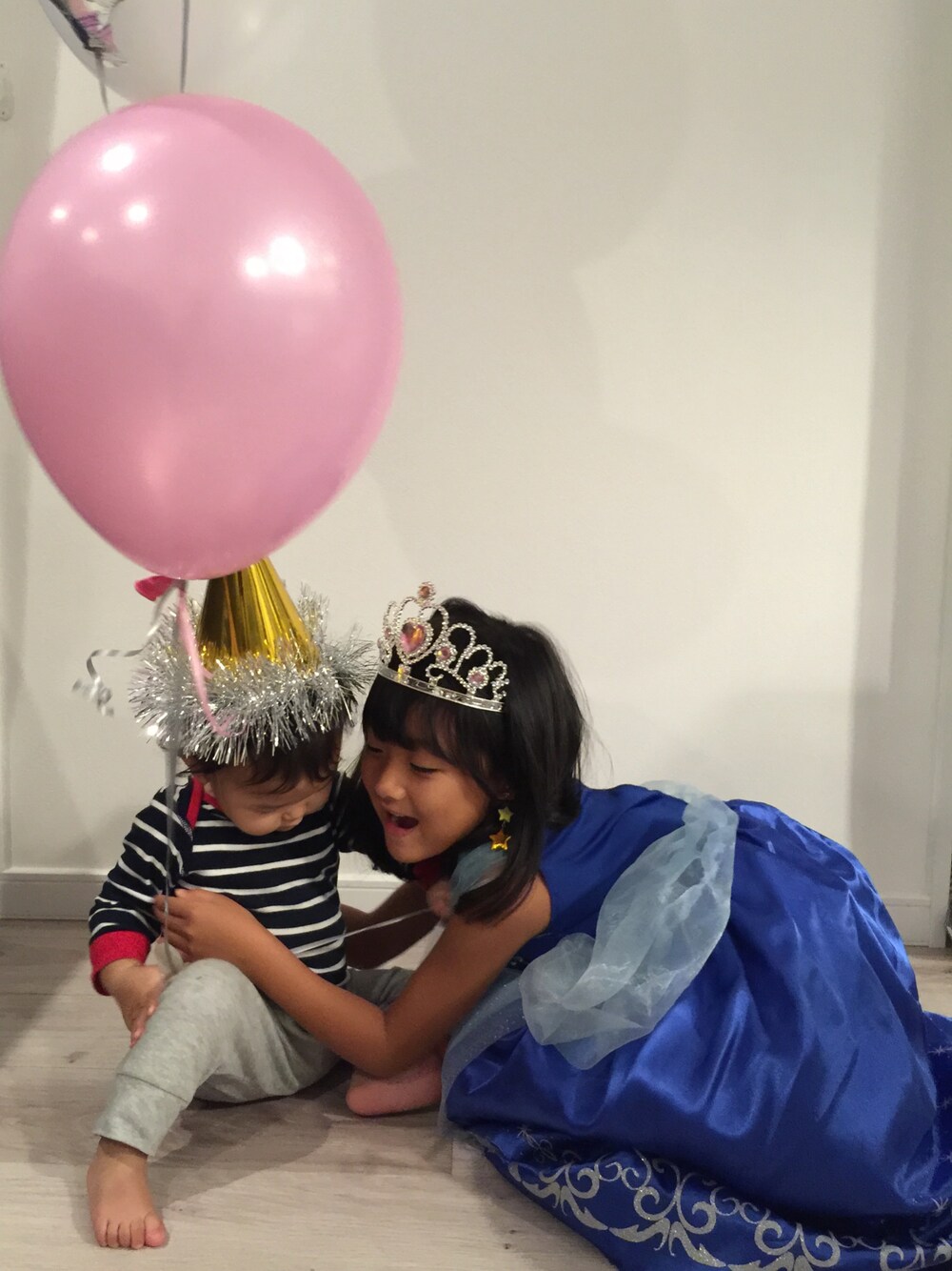 「ハロウィン、お誕生日コーデ、sister」｜「DAISOのアイテム（カチューシャ、シルバー系）」を使った、angmaさん（キッズ・110cm）の秋コーディネートの1枚目の写真