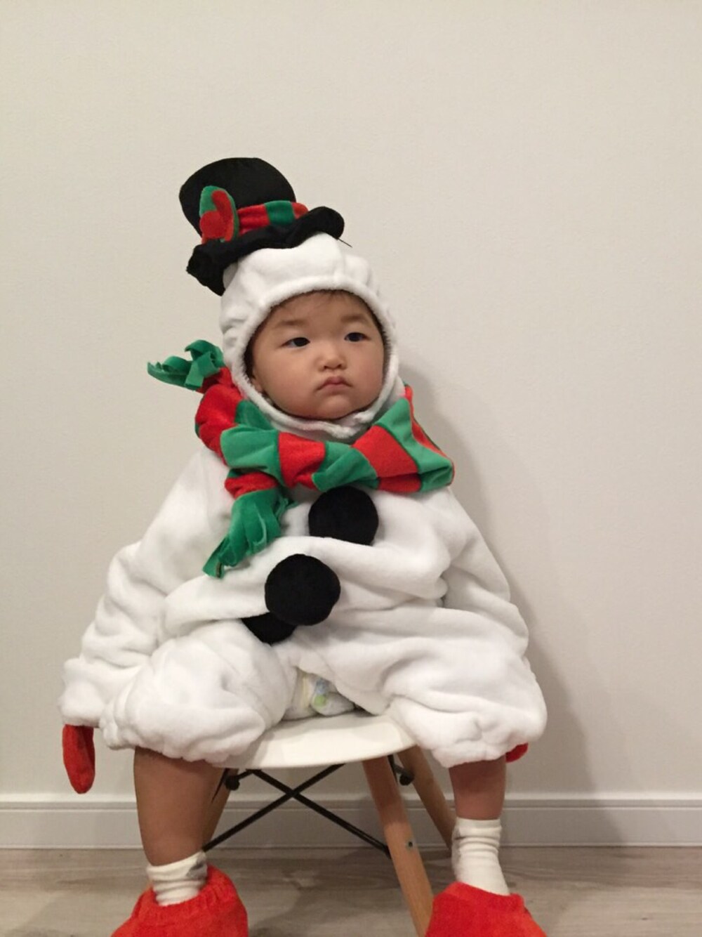 「サンタクロース、クリスマス、雪だるま、コスプレ、ひよこクラブコーデコンテスト」｜「brand ?のアイテム（ロンパース、その他）」を使った、angmaさん（キッズ・80cm）の冬コーディネートの1枚目の写真
