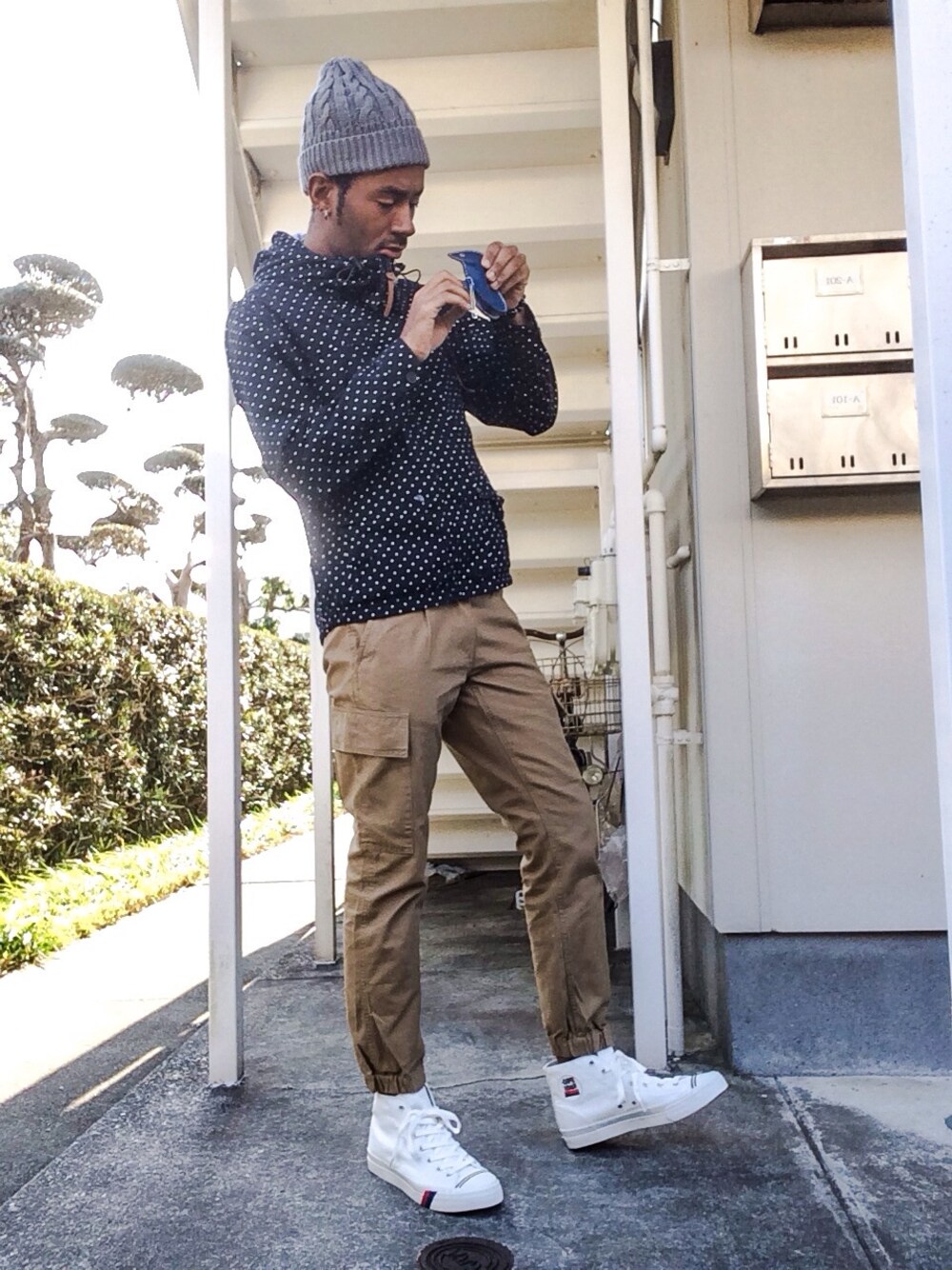 「PRO-keds、新しい靴、SAZABY、暇人、coen、nano・universe、grn」｜「NANO universeのPRO-Keds(プロケッズ)/:ROYAL CVS HI（スニーカー、ホワイト系）」を使った、マキオ！さん（メンズ・178cm）の冬コーディネートの1枚目の写真