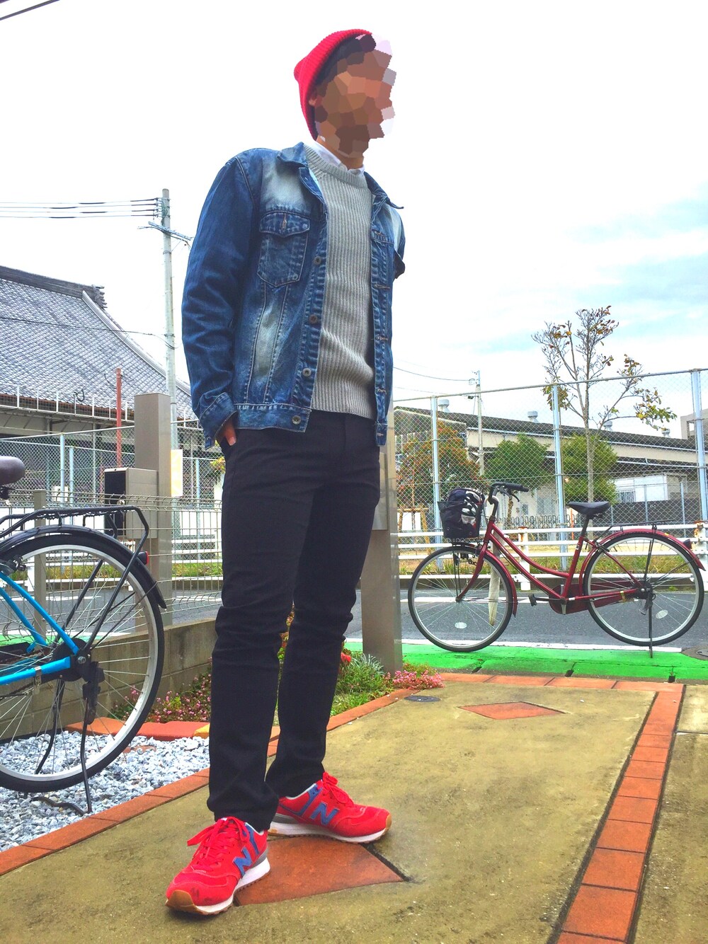 「NO NAMEのアイテム（ニットキャップ/ビーニー、レッド系）」を使った、K〇〇k〇  K〇〇k〇さん（メンズ・166cm）の秋コーディネートの1枚目の写真