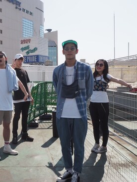 「アイテム（ボディバッグ/ウエストポーチ、ブルー系）」を使った、Kakeru Shiroyamaさん（メンズ・180cm）の春コーディネート